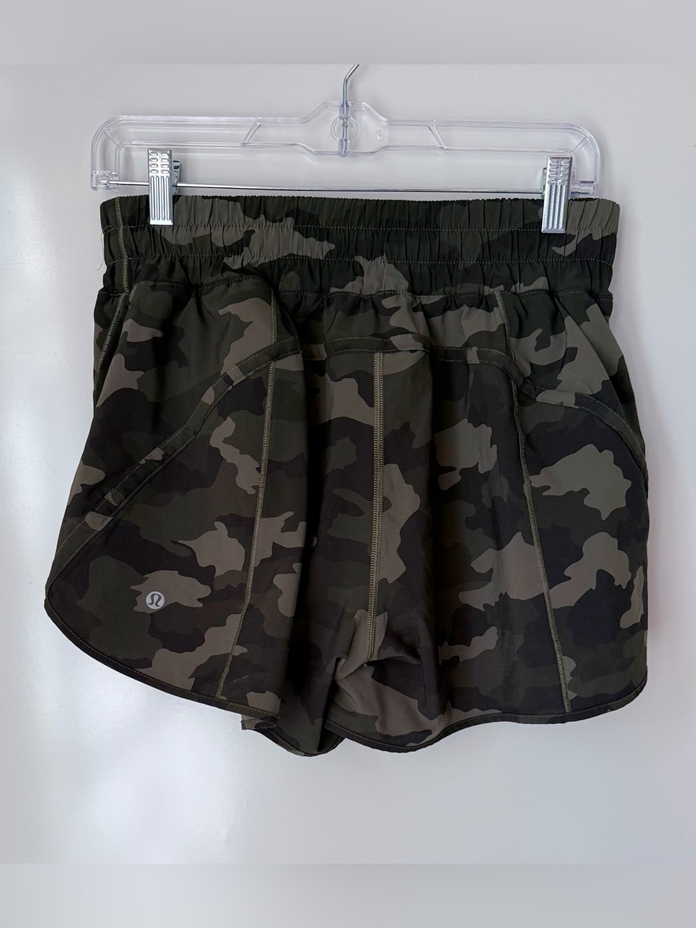 lululemon athletica Women’s Camo Performance Shorts - Olive/Black